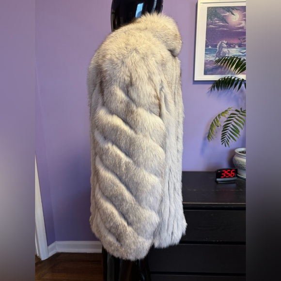 SOLD!!!!!Genuine Saga blue Fox fur Luxurious Fur Coat - Picture 5 of 16
